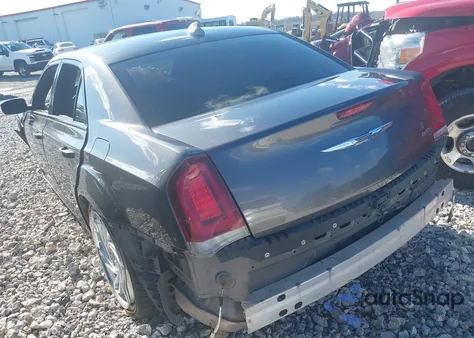 2015 Chrysler 300 300S z USA, uszkodzony, nr VIN 2C3CCABG1FH842116